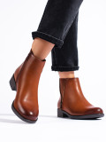 Botine joase maro cu fermoar decorativ