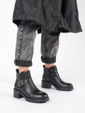Botine negre din piele cu toc și cataramă decorativă
