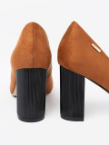 Pantofi cu toc maro deschis pe toc negru