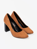 Pantofi cu toc maro deschis pe toc negru