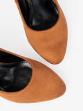 Pantofi cu toc maro deschis pe toc negru