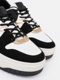 Sneakersi negri-albi cu detalii aurii