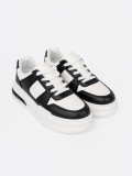 Sneakersi stilati alb-negru cu talpă groasă