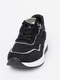 Sneakersi negri cu toc