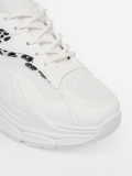 Pantofi sport albi cu accent decorativ