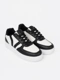 Sneakersi stilati alb-negru cu detalii strălucitoare