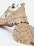 Sneakersi bej cu inimă aurie decorativă