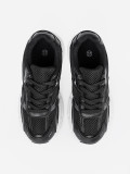 Sneakers negri cu plasă și talpă albă
