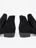 Botine negre cu decupaje