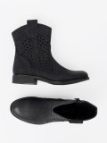 Botine negre cu model perforat