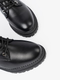 Botine negre stilate cu detalii metalice