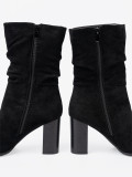Botine negre cu toc și guler plisat