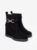 Botine negre din imitație de zăms cu cataramă elegantă