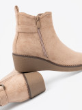 Botine bej pe toc mic și confortabil