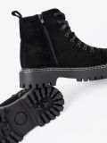Botine negre cu șireturi și inimă strălucitoare