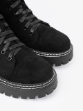 Botine negre cu șireturi și inimă strălucitoare