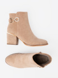 Botine elegante bej cu cataramă decorativă