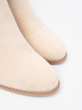 Botine bej deschis cu toc și cataramă decorativă