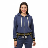 Trening albastru închis cu bandă decorativă