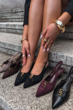 Pantofi eleganți negri cu toc gros, călcâi decupat și detaliu decorativ