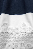 Rochie albastră-albă cu dungi și dantelă X.