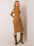 Rochie ajustată maro deschis cu fante