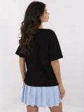 Tricou negru stilat cu imprimeu