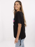 Tricou negru stilat cu aplicație