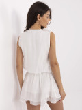 Rochie albă de cocktail cu volane
