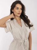 Rochie bej cu fustă evazată și mâneci scurte