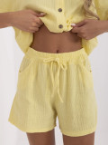 Shorts stilati de culoare galben deschis