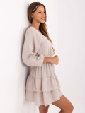 Rochie bej cu fustă evazată și mâneci lungi