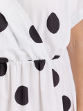 Rochie midi alb-negru cu buline și decolteu petrecut