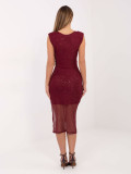 Rochie midi bordo de cocktail cu aplicație și broșă