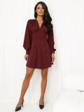 Rochie mini bordo cu decolteu în V și mâneci bufante