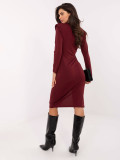 Rochie midi elegantă bordo cu mâneci lungi și drapaje