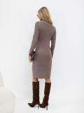 Rochie tricotată maro tip creion cu mâneci lungi