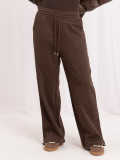 Pantaloni de trening maro cu croială largă și aplicație