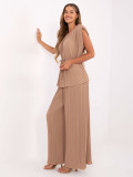 Compleu elegant în culoarea camel