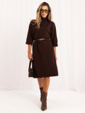 Rochie tricotată oversize maro cu curea și guler înalt