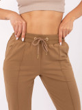 Pantaloni sportivi eleganți în culoarea camel