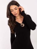 Rochie mini elegantă neagră, reiată, cu decolteu în V și mâneci lungi