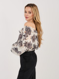 Bluză neagră cu imprimeu floral și umeri goi