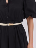 Rochie midi neagră evazată cu curea și volan