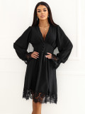 Rochie neagră evazată cu dantelă și căptușeală