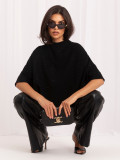 Pulover elegant negru cu aplicație și guler înalt