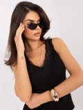 Top negru cu nervuri, dantelă și decolteu în V
