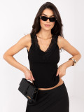 Top negru cu nervuri, dantelă și decolteu în V