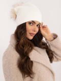 Căciulă elegantă ecru cu pompon