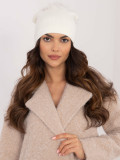 Căciulă elegantă ecru cu pompon